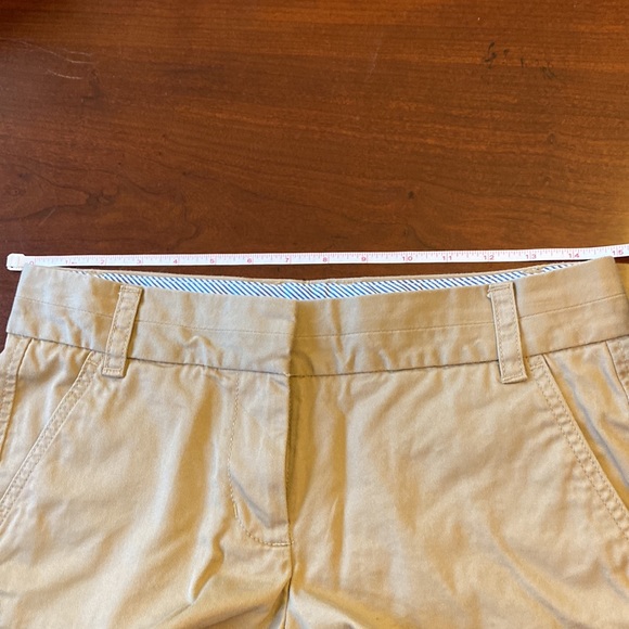 J. CREW shorts Women’s size 2 Chino Broken In Model. Khaki. EUC - Picture 6 of 8